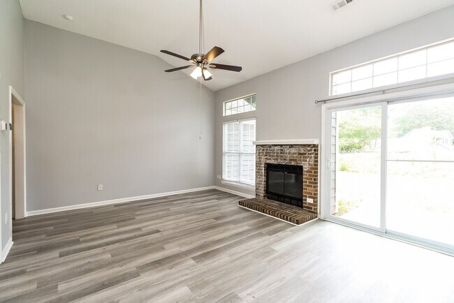 Foto del edificio - 6115 Sunstone Dr