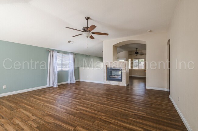 Building Photo - 3 Bedroom, 2 Bath Home with Office and Sol...