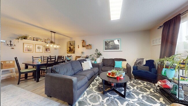 Photo du bâtiment - 1436 62 St NW