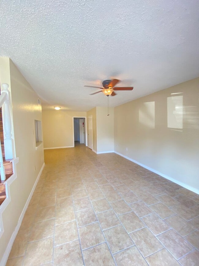 Building Photo - 3023 Toulon Dr