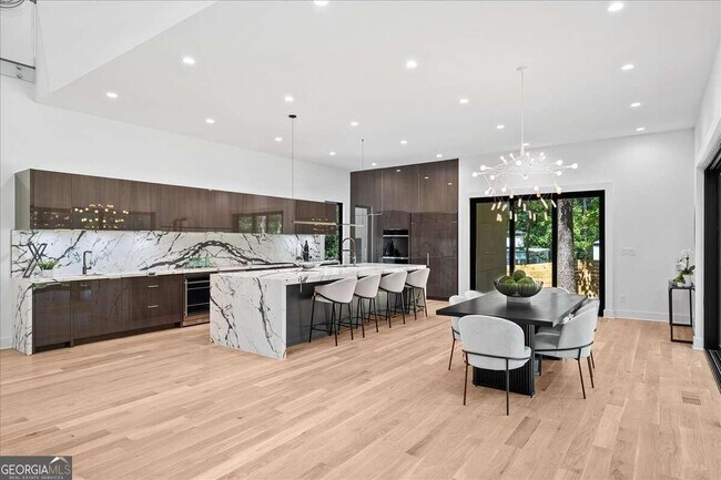 Foto del edificio - 3619 Old Ivy Ln NE