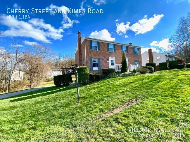 Building Photo - 3-bed Duplex in D-town School District! La...