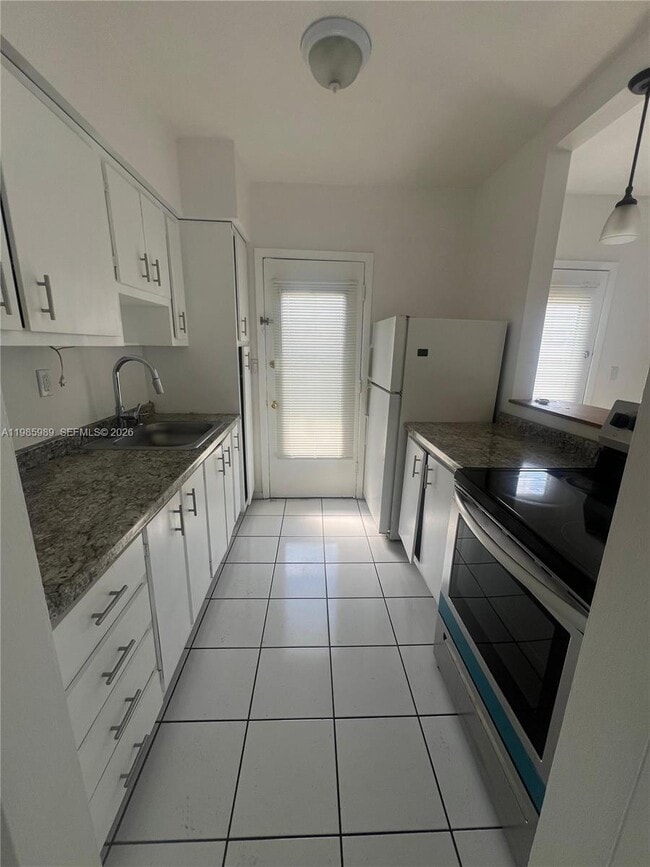 Building Photo - 12665 NE 16th Ave