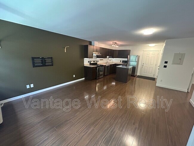 Photo du bâtiment - 1483-1483 Glenmore Rd N