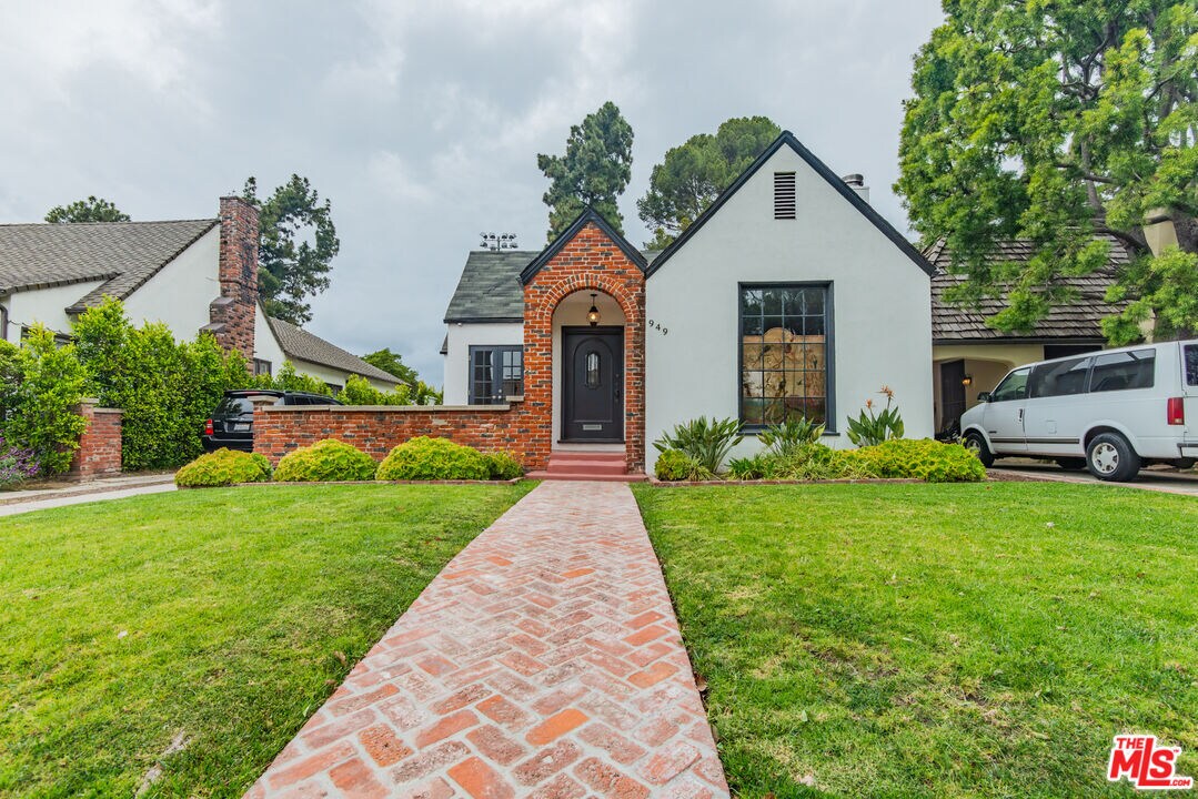 Primary Photo - 949 Schumacher Dr