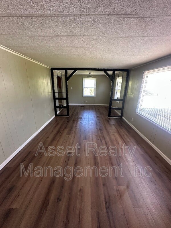 Foto del edificio - 304 Joel Rd