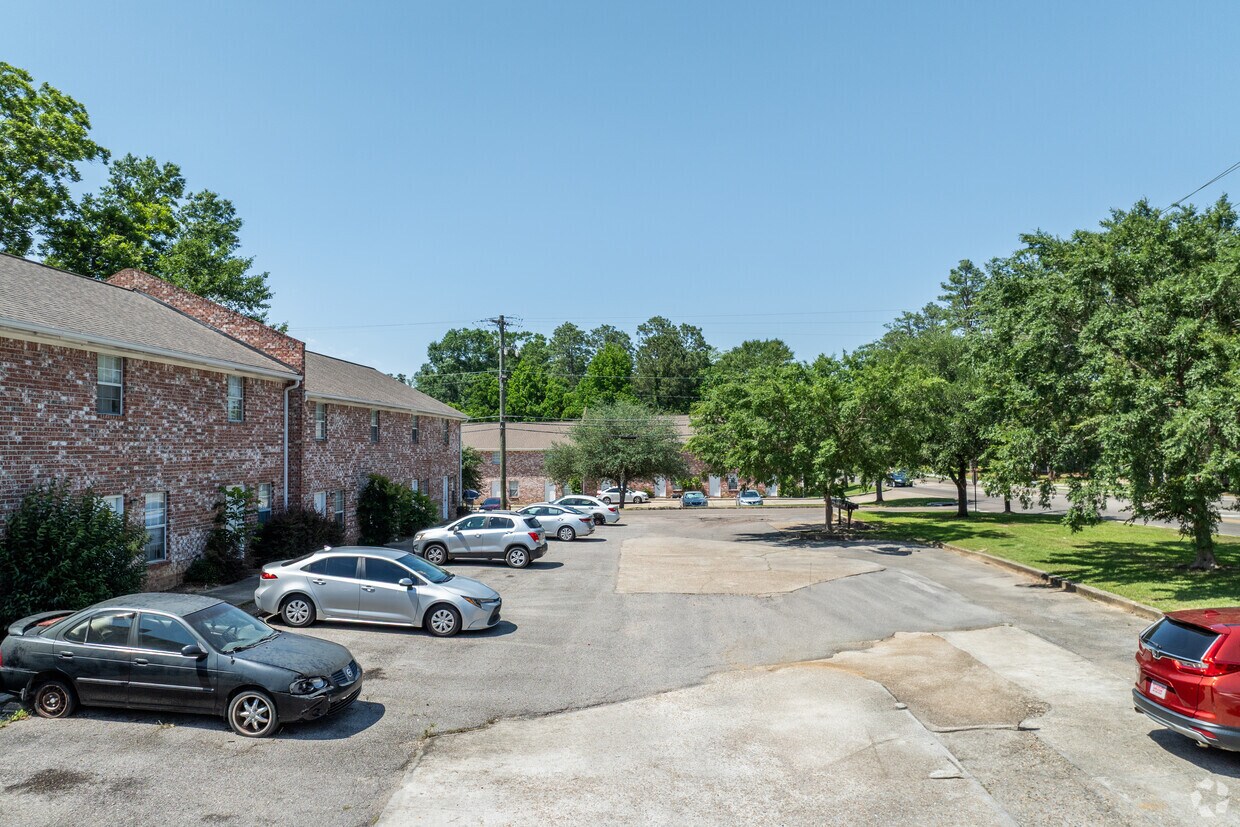 Building Photo - Golden Eagle Townhouses