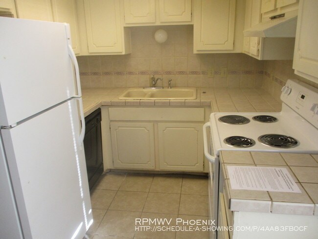 Building Photo - Cozy 3x2.5 Town House in Casa Lomas
