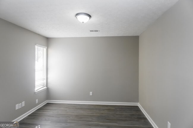 Building Photo - 11227 Hemlock Rd