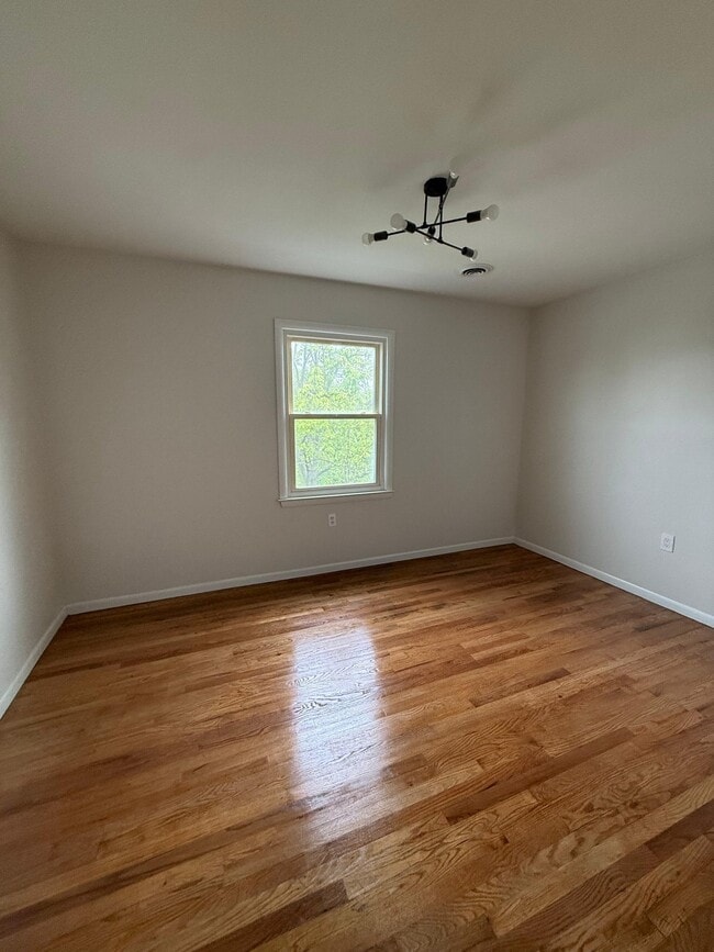 Building Photo - 1221 Windward Ave