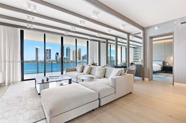 Building Photo - 5500 Island Estates Dr