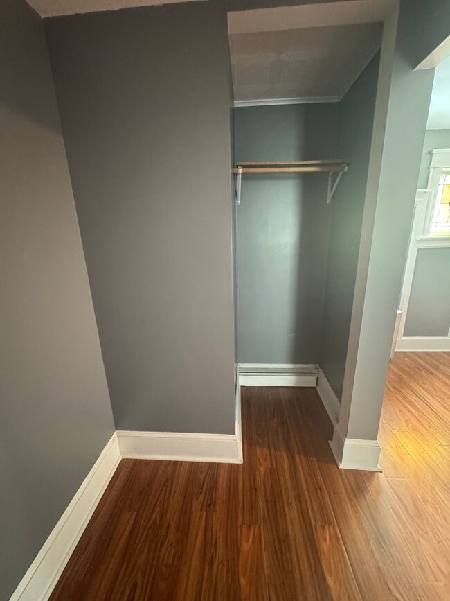 Building Photo - Stunning Renovated 6-Bedroom Home Near Dow...