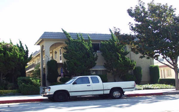 Primary Photo - 6318 Greenleaf Ave