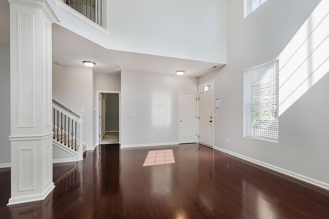 Building Photo - Beautiful brick townhome in Fishers’ Hannover
