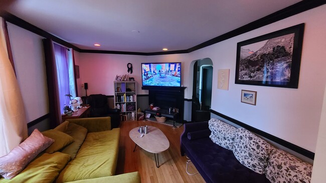 Living room - 5812 Sargent Rd