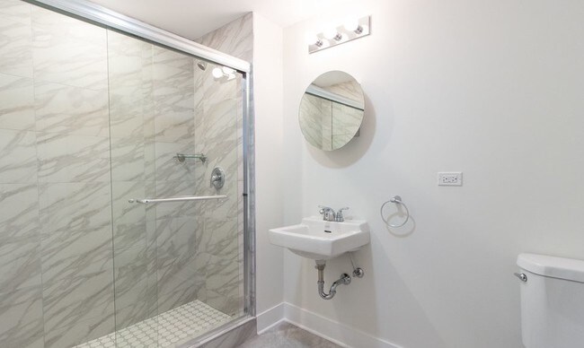 Building Photo - 2001 State S St