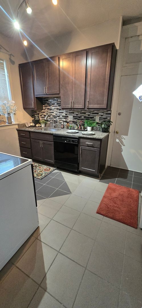 Building Photo - 4961 McPherson Ave