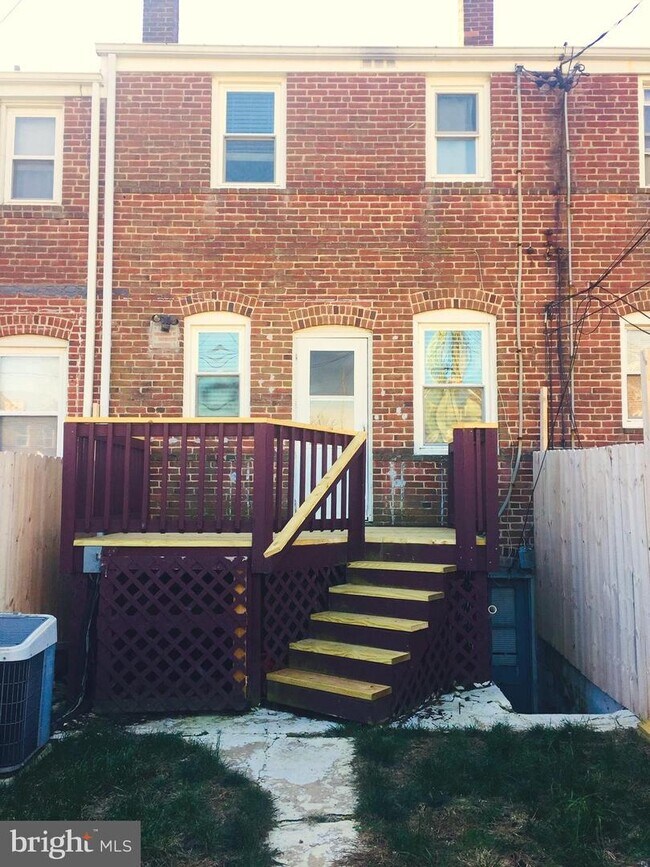 Building Photo - 220 Willow Ave