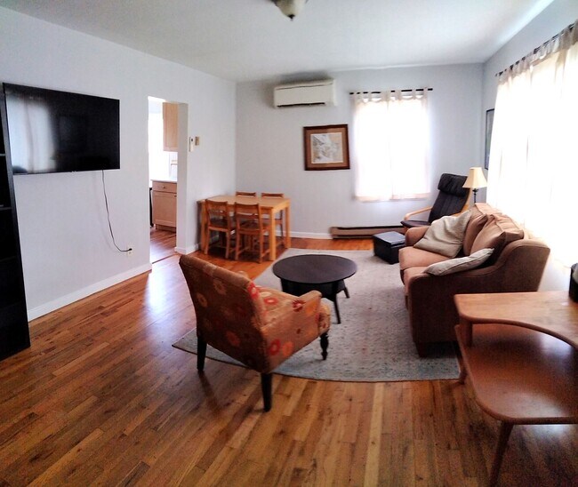 Foto del edificio - Charming Two Bedroom Home with Beautiful Y...