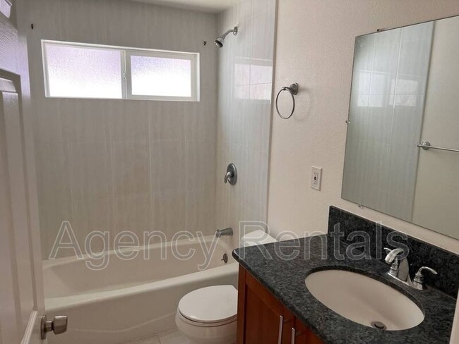 Foto del edificio - 948 Spencer St