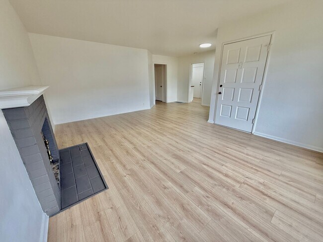 Foto del edificio - Updated El Cerrito Home with New Kitchen Appliances, Private Deck & Great Walkability