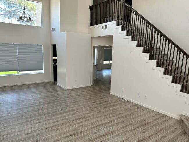 Building Photo - 2868 Aliso Dr