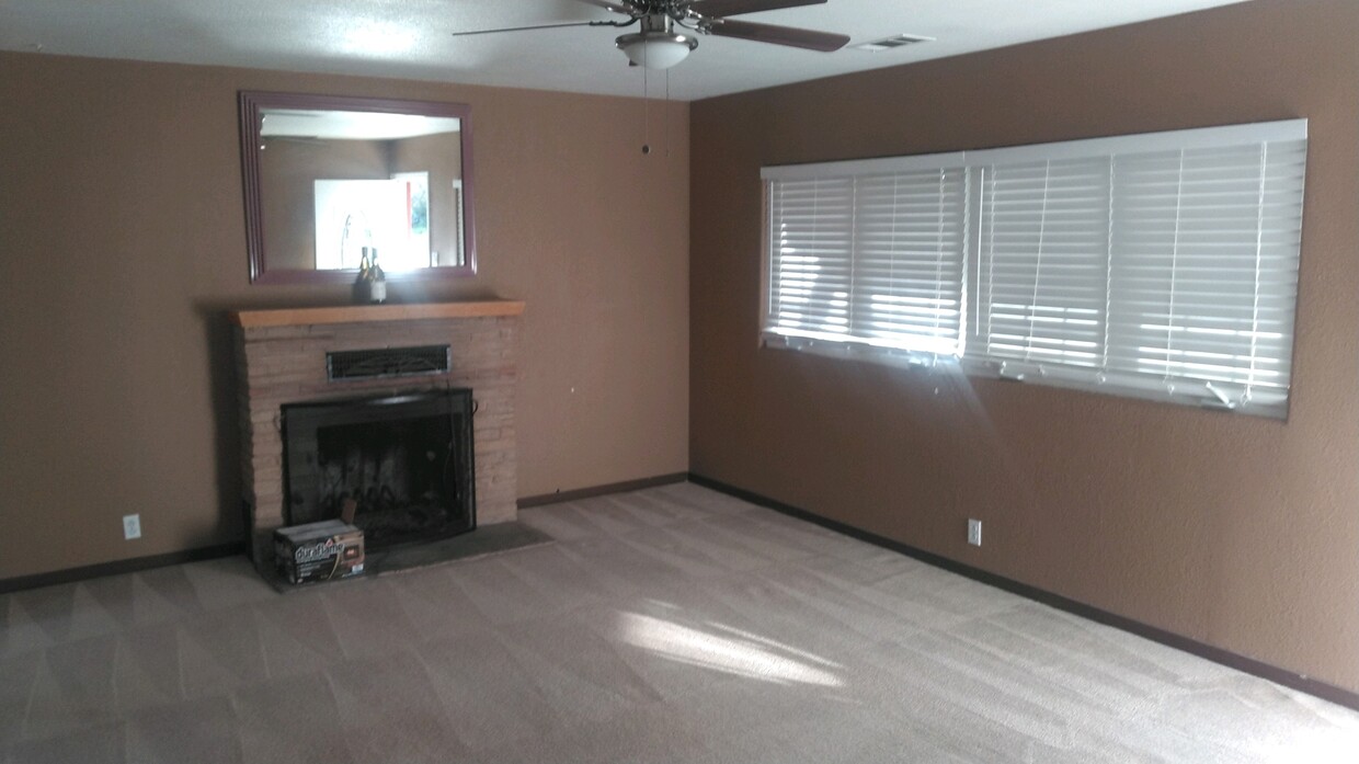 Building Photo - 1012 Rosalind Dr