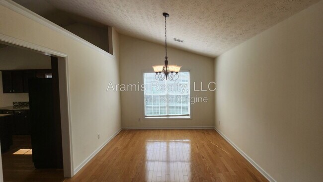 Building Photo - 3241 Cranberry Ln NE