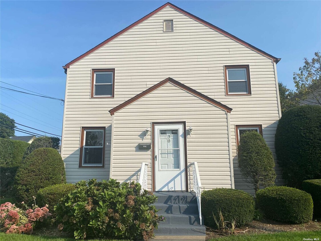 Foto principal - 30 Burkhardt Ave