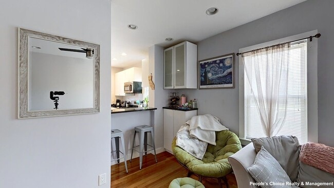 Building Photo - Gorgeous three bedroom in Brookline Availa...