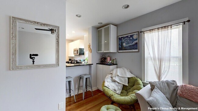 Foto del edificio - Gorgeous three bedroom in Brookline Availa...