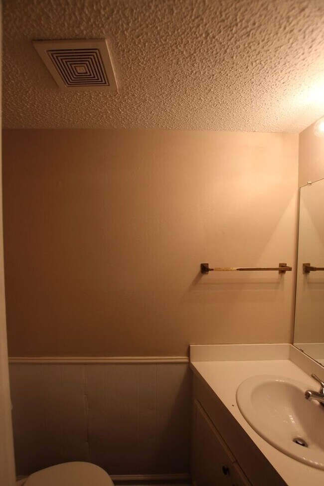 Foto del edificio - Beautiful 3 Bedroom, 2.5 Bath Townhome in Tyler – Available!