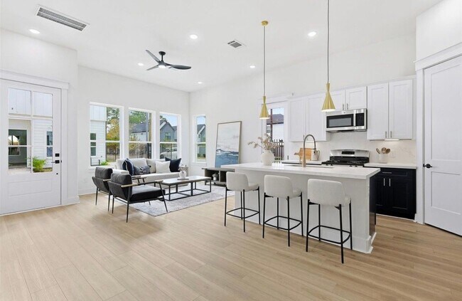 Foto del edificio - 8914 Laverne Shumard Ln