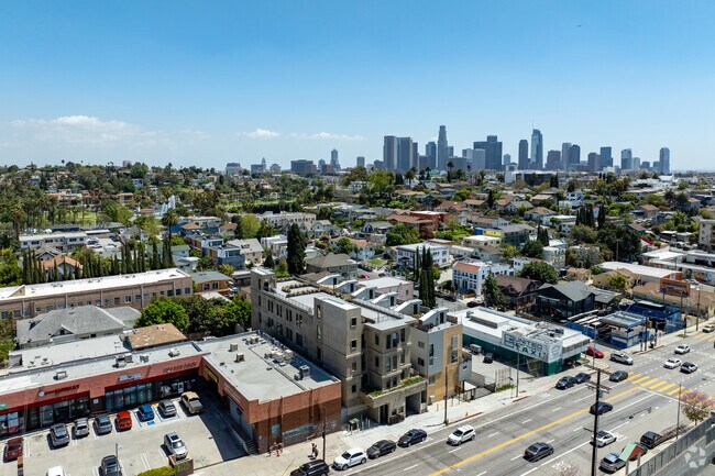 Context Photo - 916 N Alvarado St