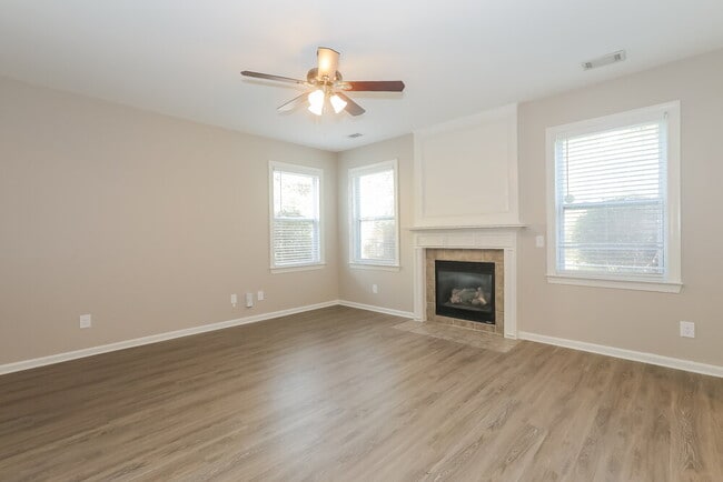 Building Photo - 1813 Temple Park Dr SW