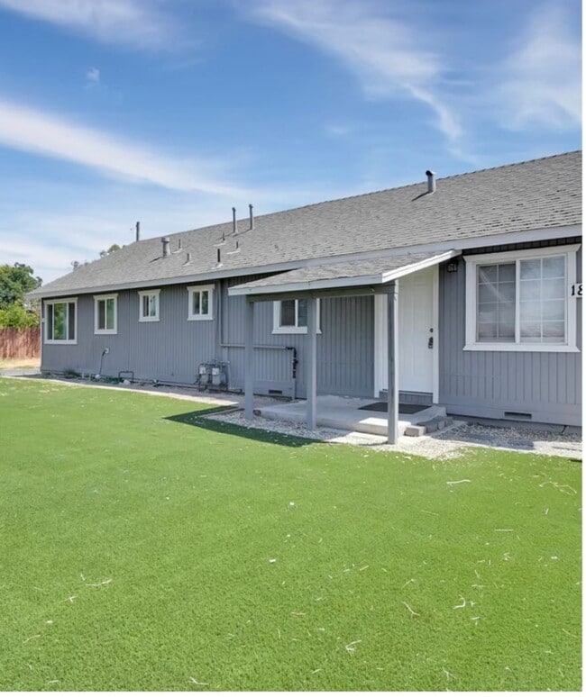 Building Photo - 2 BEDROOM DUPLEX