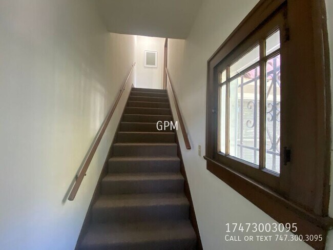 Foto del edificio - Sophisticated 1BR in the Heart of Alhambra