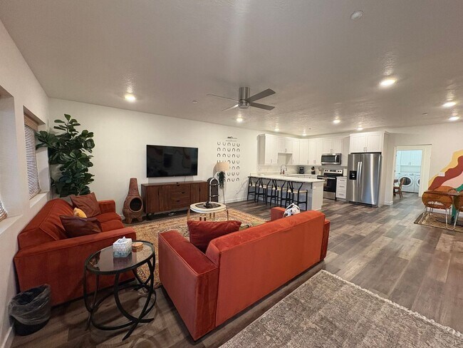 Building Photo - 380 Utah Ave