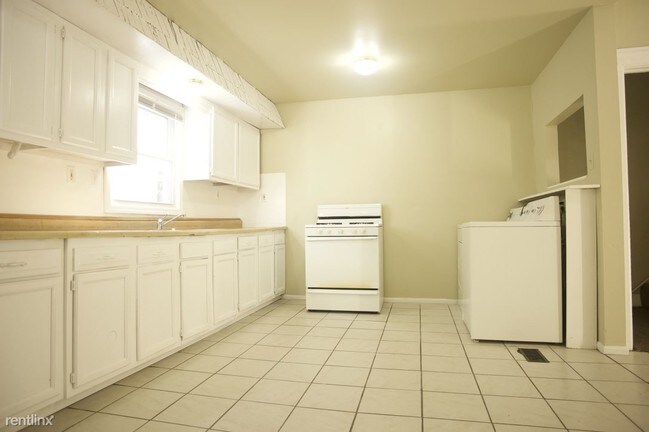 4 Br 1 Bath House 848 Clancy Ave Ne House For Rent In Grand