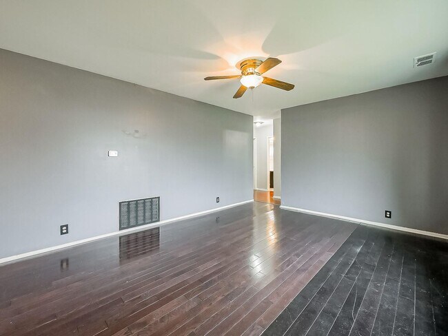 Building Photo - Charming Madison Heights Home You’ll Love Coming Home To!