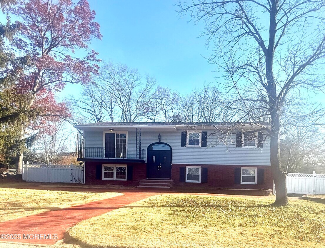 Foto principal - 117 Greymoor Rd