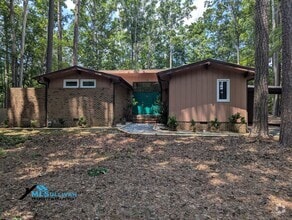 Building Photo - 111 Virginia Dr