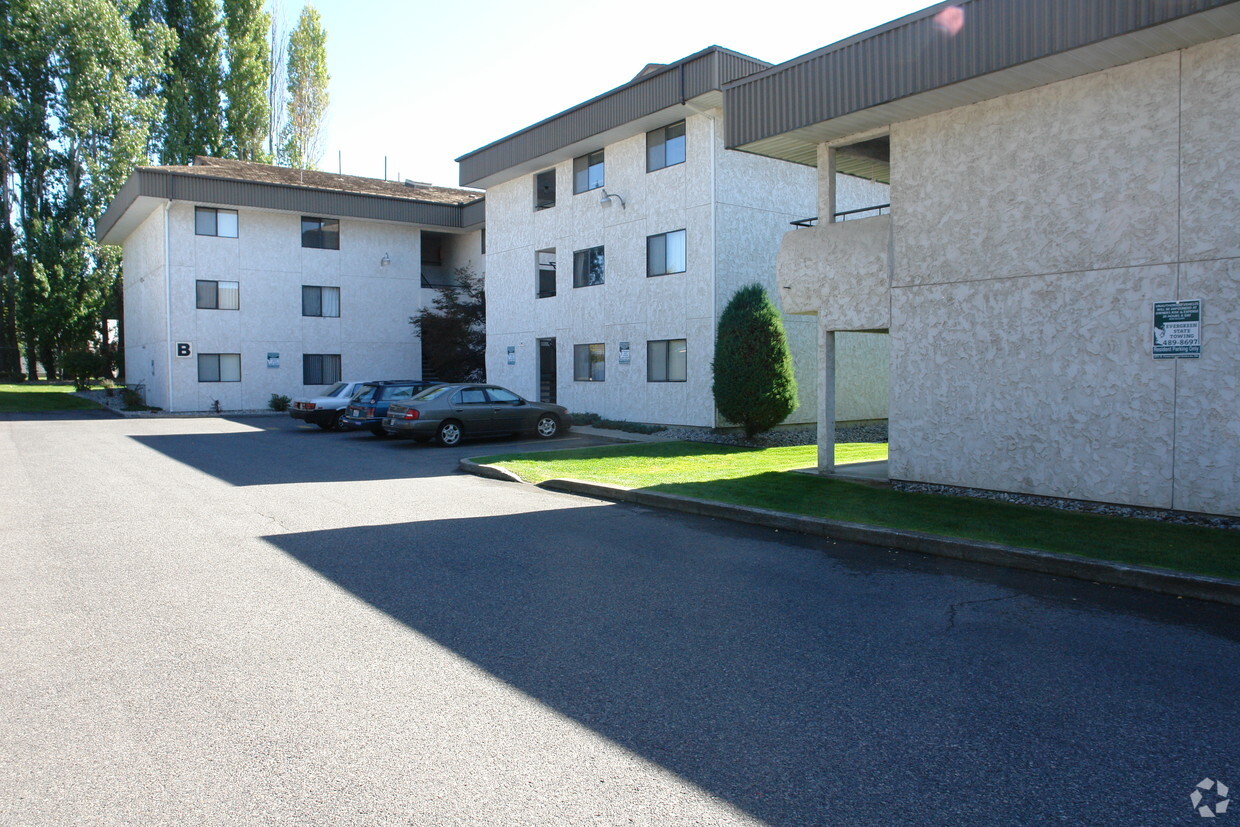 Building Photo - Sand Hill Apartments