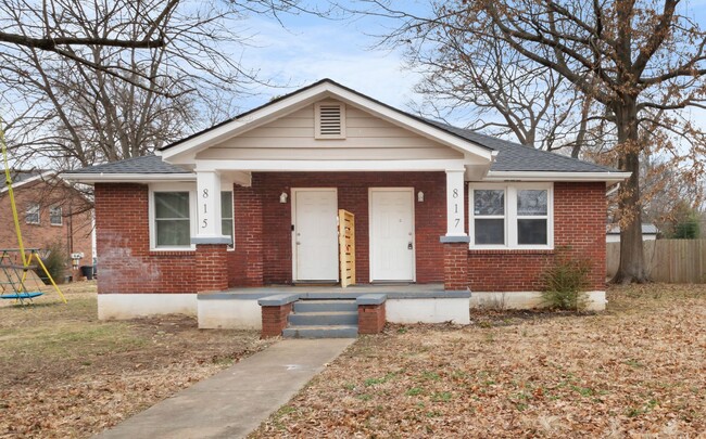 Building Photo - Charming 2-bedroom, 1-bathroom Duplex in C...