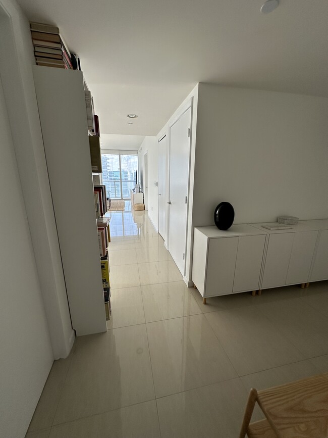 Building Photo - 475 Brickell Ave