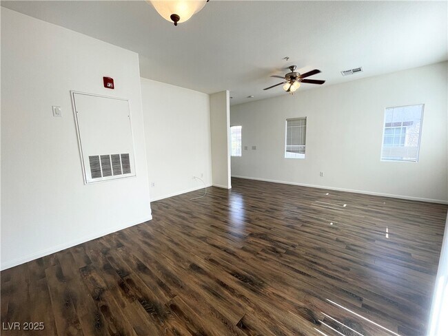 Foto del edificio - 3925 Legend Hills St