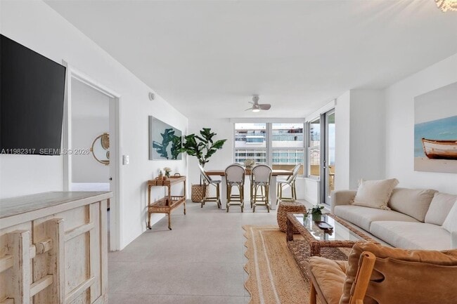 Building Photo - 2899 Collins Ave