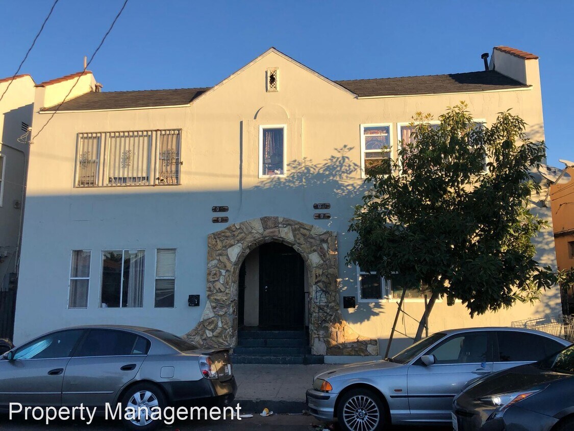 Primary Photo - 807 W 43rd St