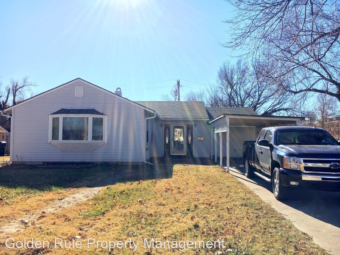 601 16th Ter, Hutchinson, KS 67501 House for Rent in Hutchinson, KS