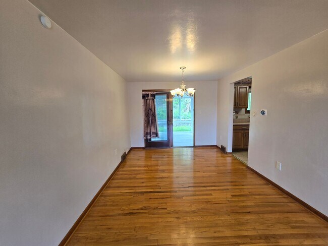 Building Photo - Updated 3 Bedroom Home - Available NOW!